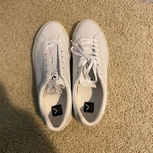 Veja Esplar extra white (Mens size 12)